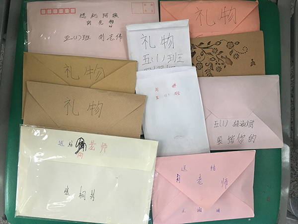 礼物.jpg 礼物.jpg